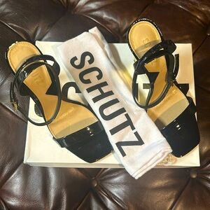 Schultz Felipa Sandal in black patent leather and gold heel. Size 7 1/2 New